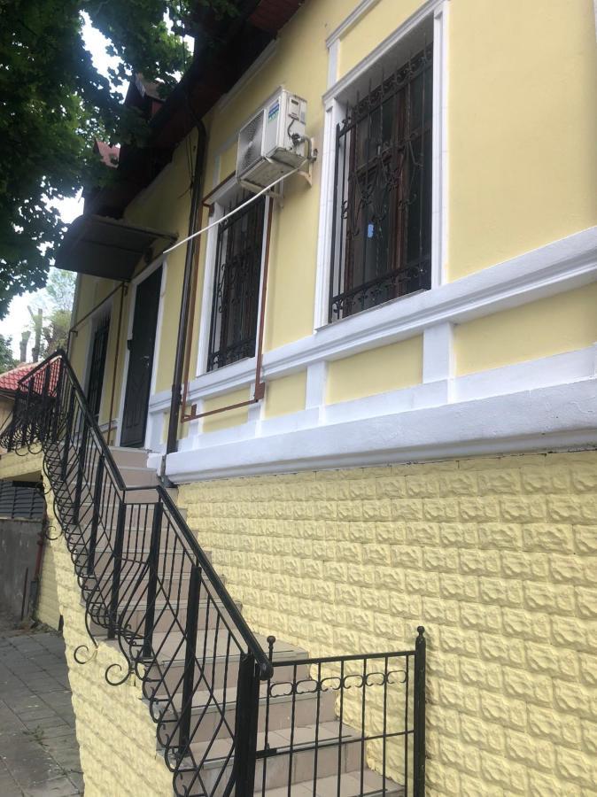 Friends Hostel Chişinau Exteriör bild