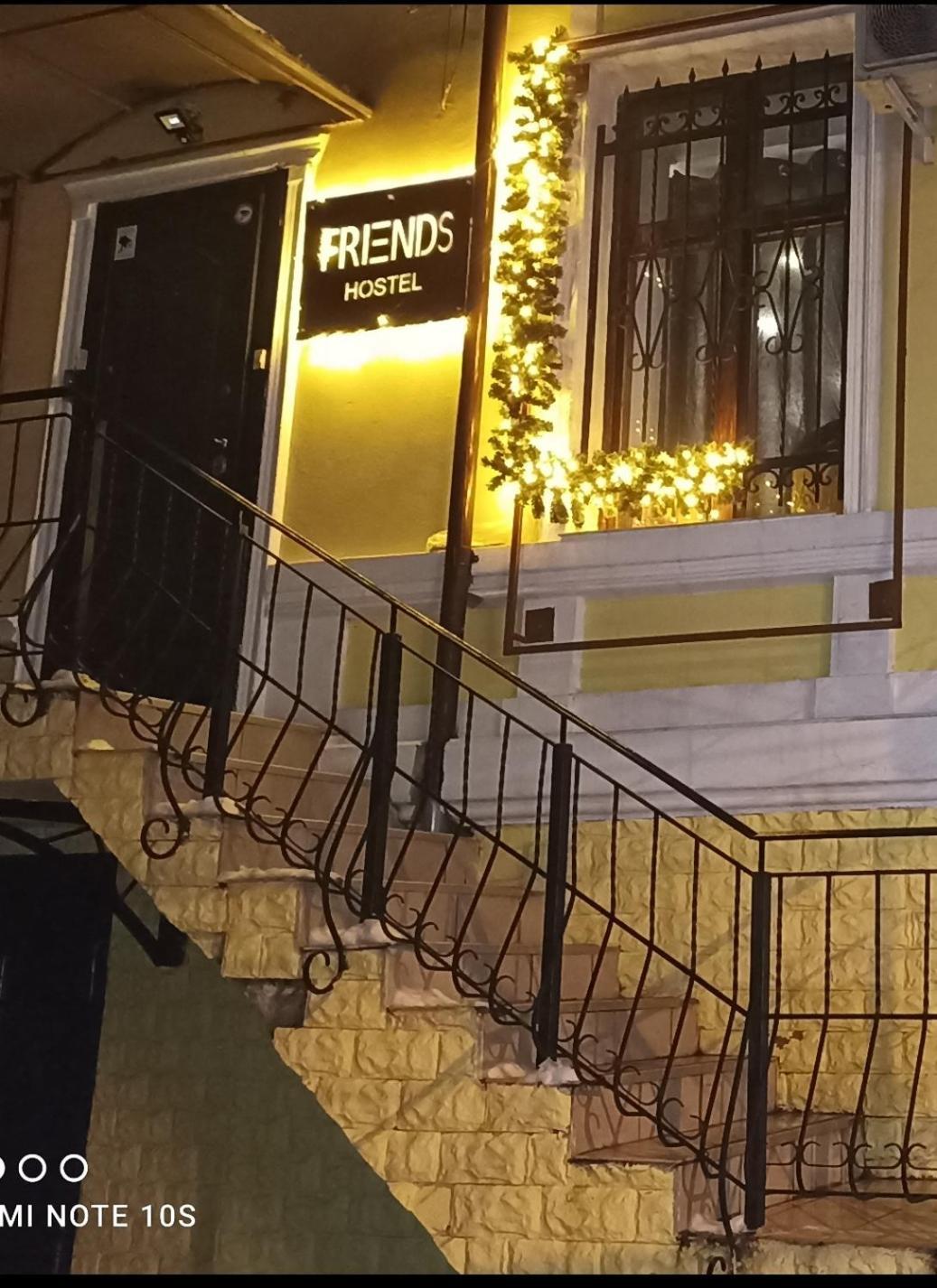 Friends Hostel Chişinau Exteriör bild