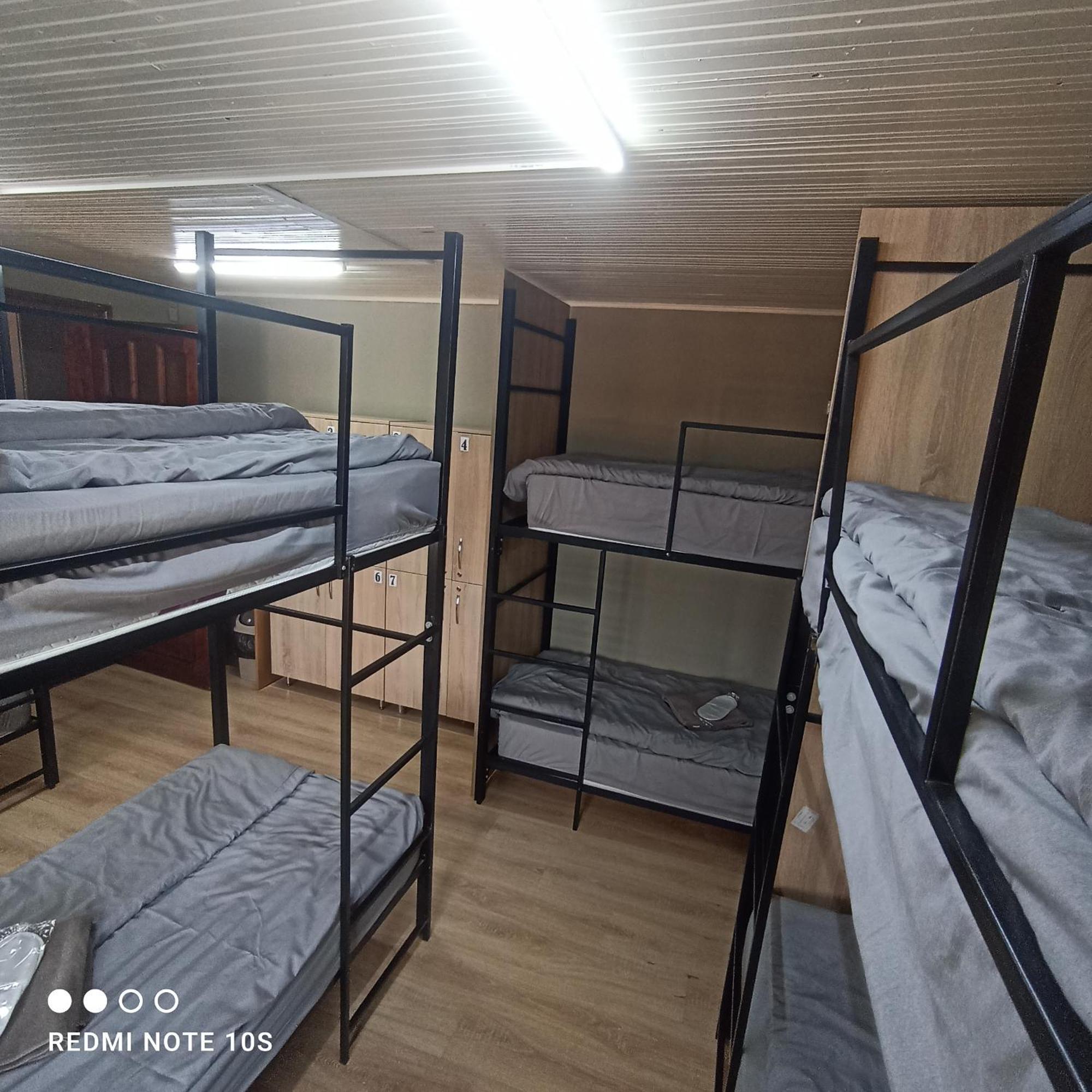 Friends Hostel Chişinau Exteriör bild